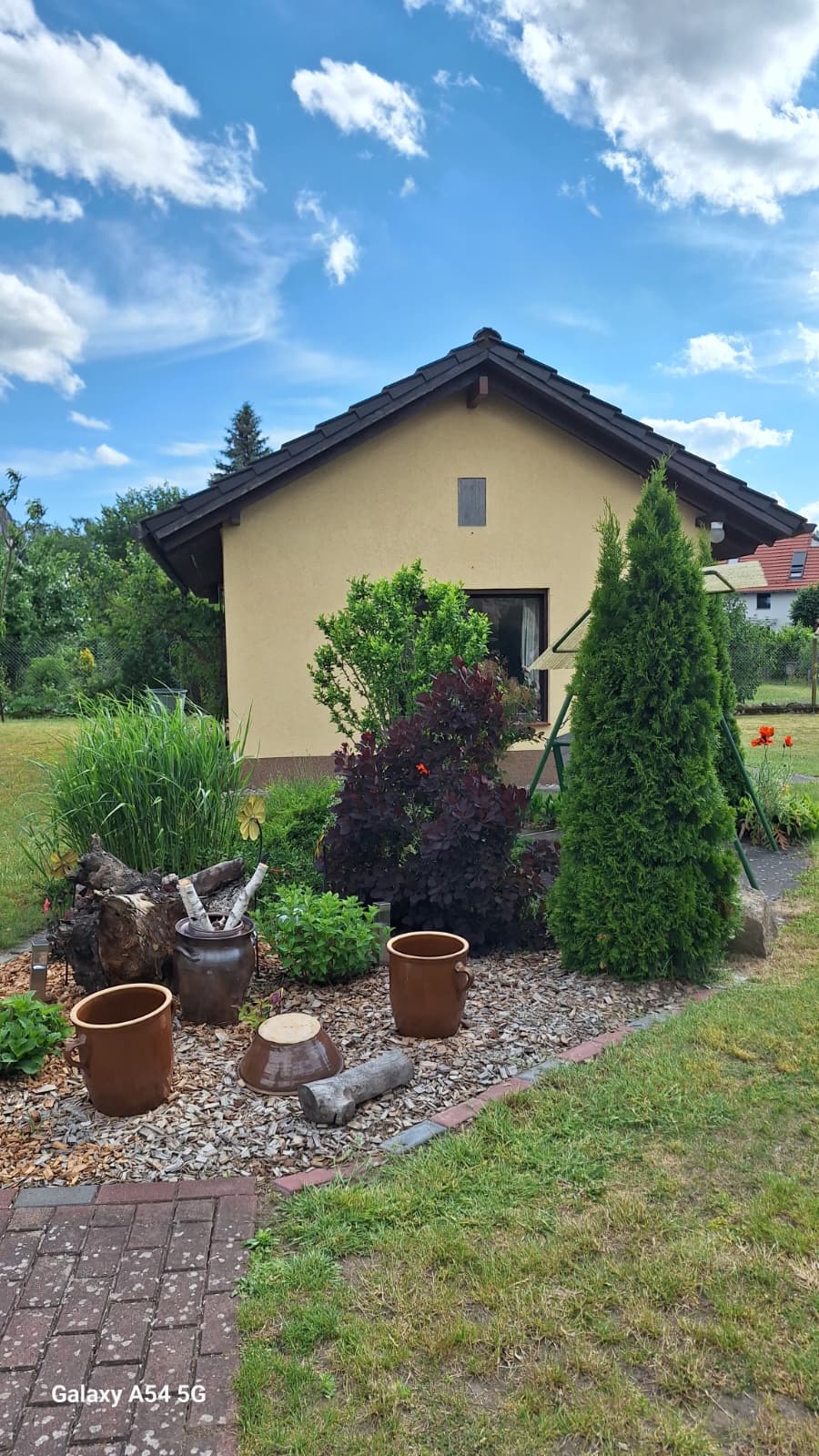 Gartensitzplatz mit Pflanzen